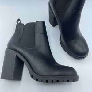 Soda Black Ankle Boots & Booties